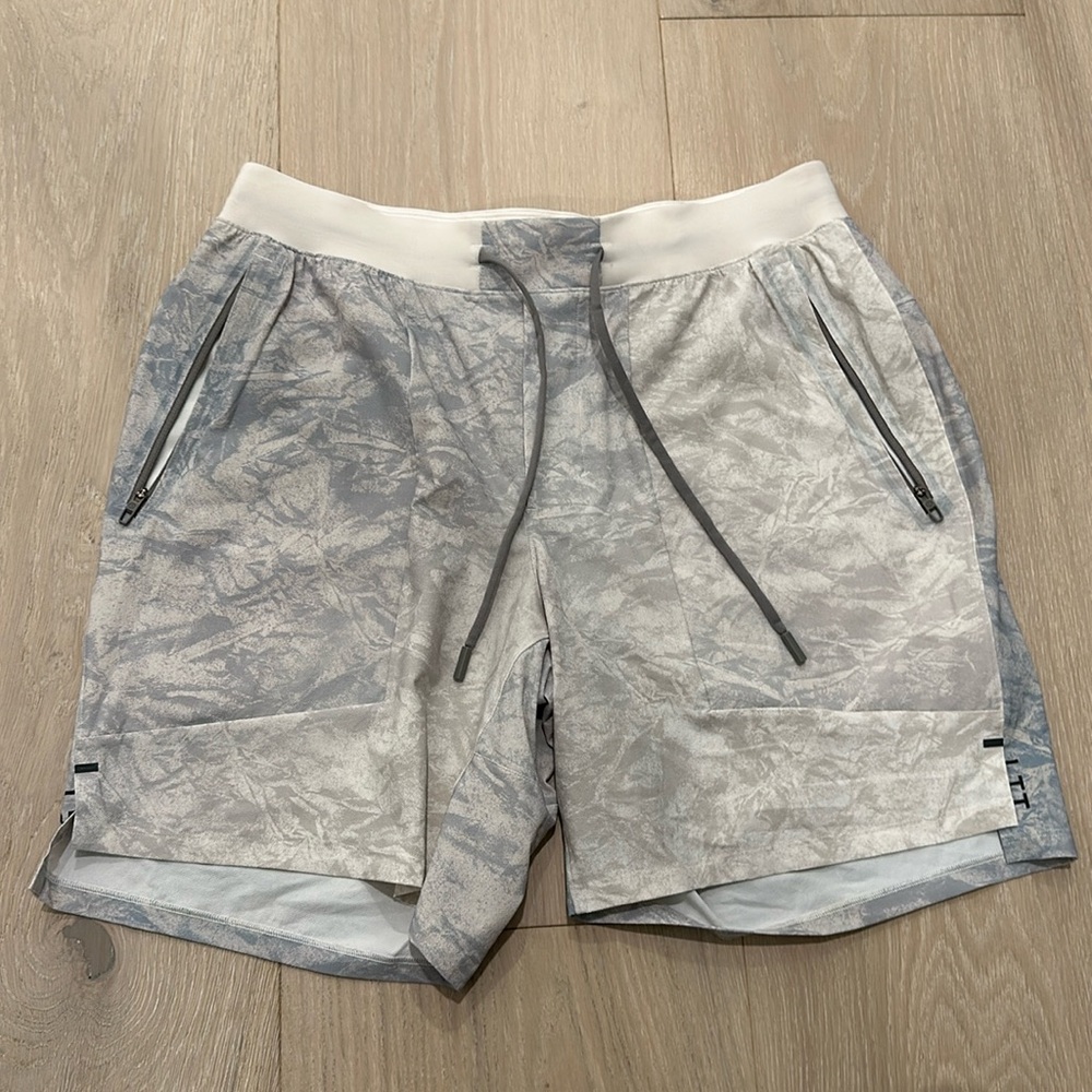 Lululemon License to Train Linerless Short 7" Size Large